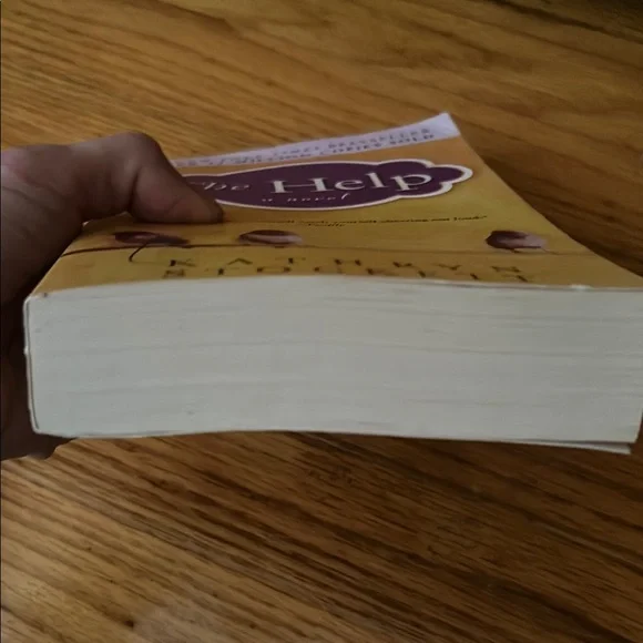 The Help by Kathryn Stockett Book - Picture 2 of 4